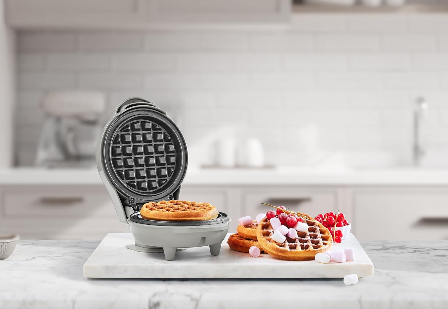 Bestron - Mini gaufrier rétro blanc - compact, antiadhésif, idéal fêtes