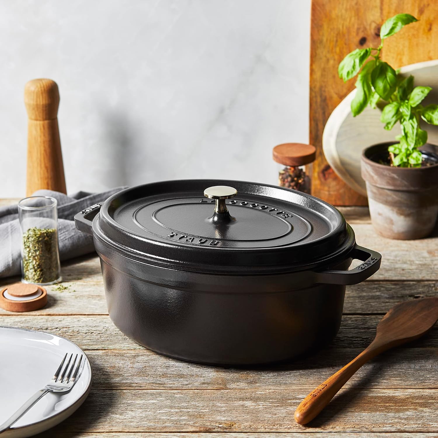 STAUB - cocotte en fonte émaillée ovale - 41 cm, 12 L, noir mat