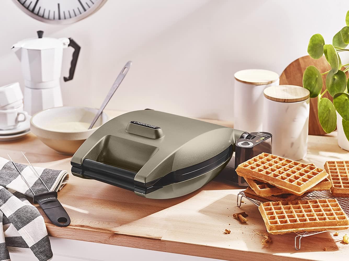 LAGRANGE - Gaufrier Premium - 1200W, plaques amovibles, réversible, nettoyage facile - 019122