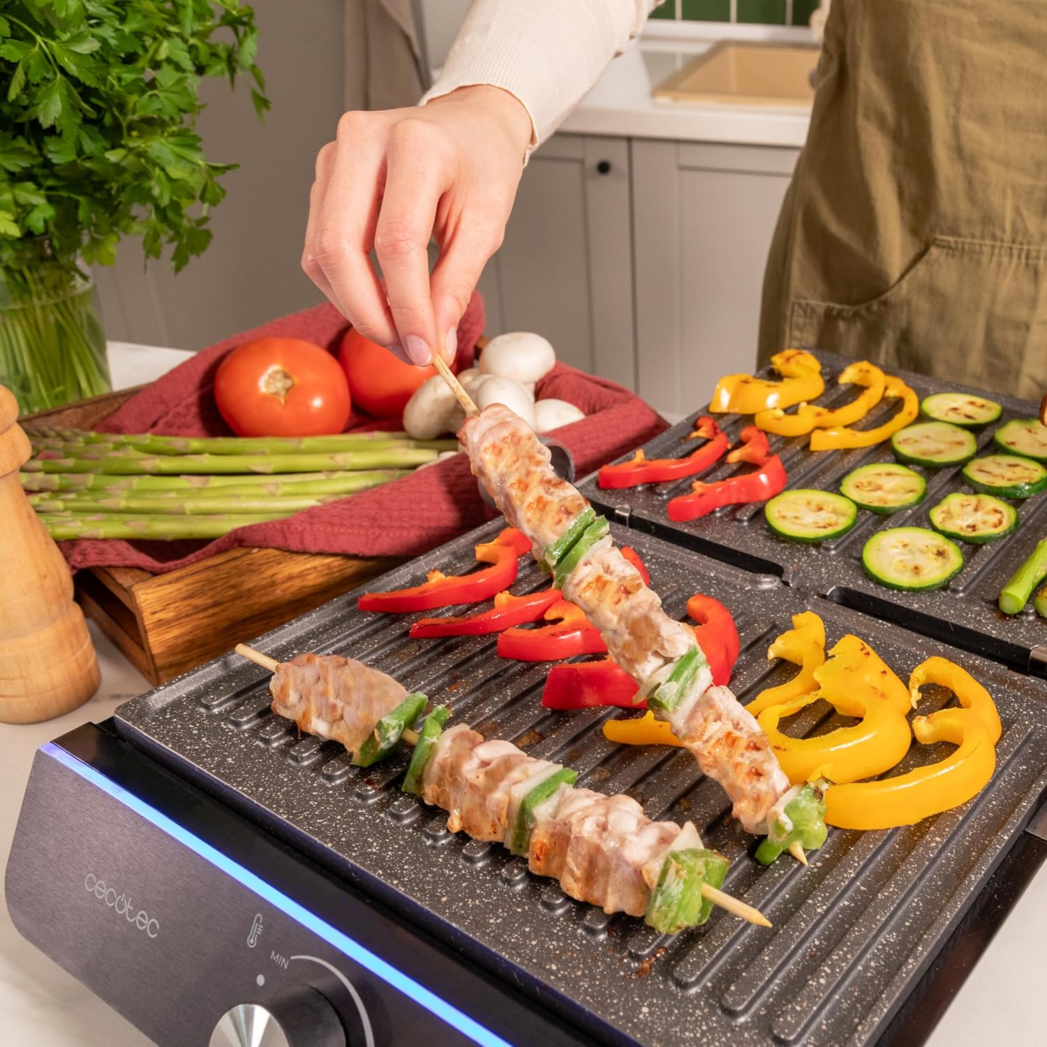 Cecotec - Rock'nGrill Blaze Neon - 29x23 cm - 2200W, plaques amovibles, ouverture 180°