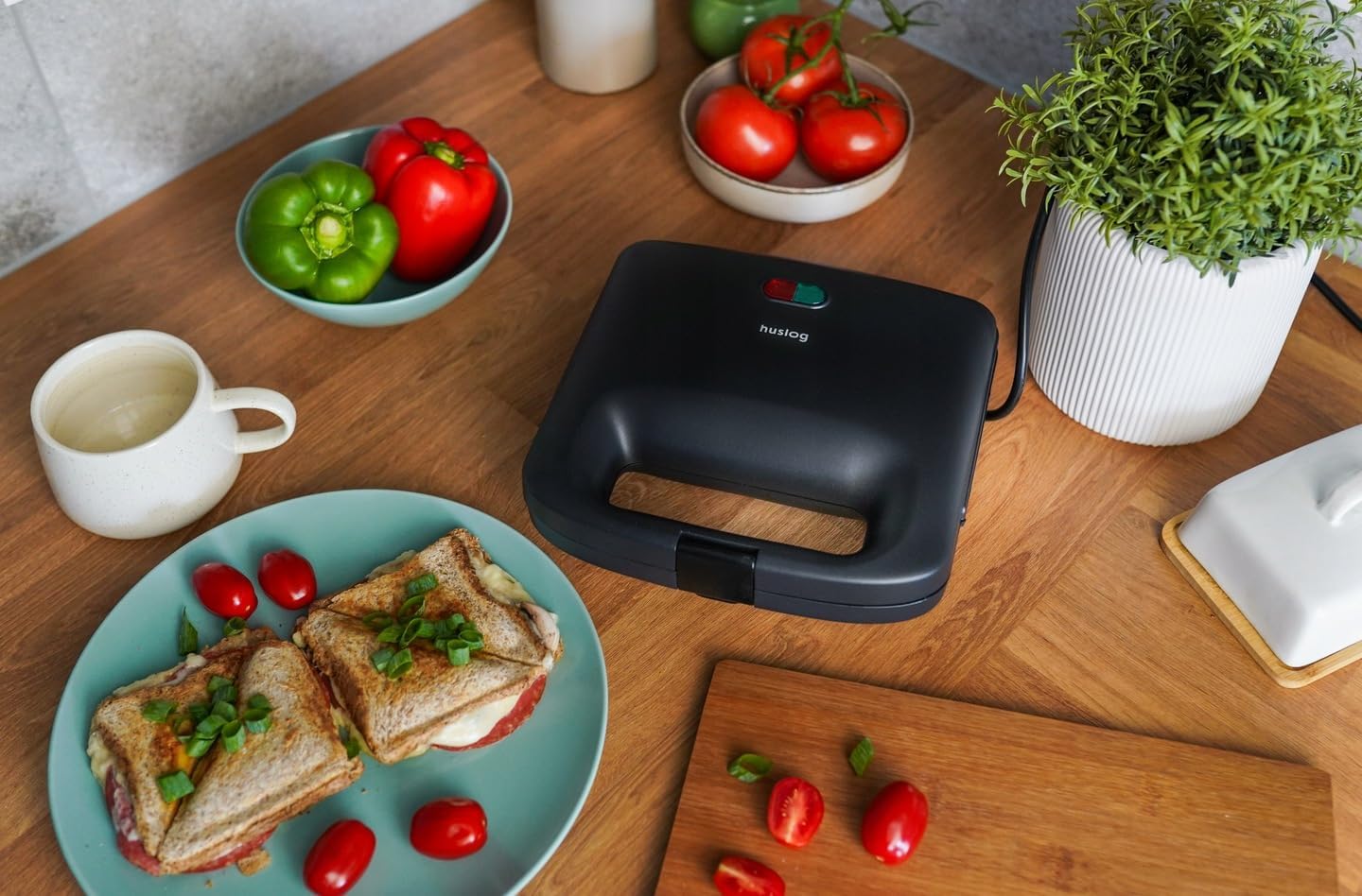 Appareil à croque-monsieur - 750W - plaques triangles - revêtement antiadhésif - dimensions compactes