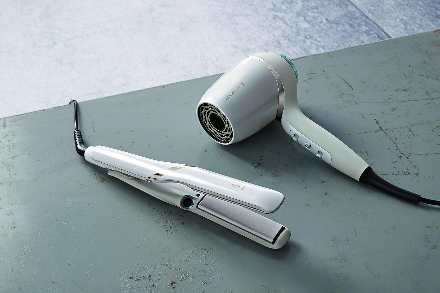 Remington - Lisseur Hydraluxe Pro - hydratant, brillance, lissage en un passage - S9001